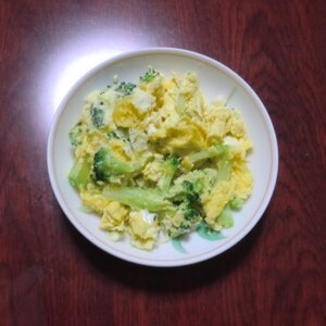ふんわり卵とブロッコリーの炒め物